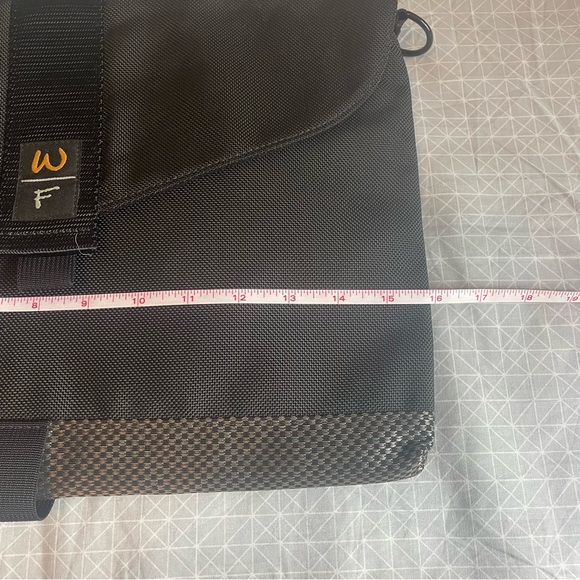 Waterfield San Francisco Padded Laptop Messenger Bag - Picture 7 of 9